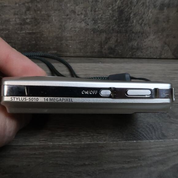 Olympus Stylus 5010 14MP 5x Zoom 4.7-23.5mm 1:2.8-6.5 - Picture 4 of 7